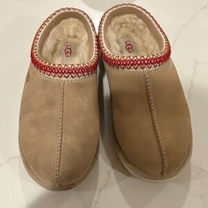UGG Beige Suede Slippers with Red Accent